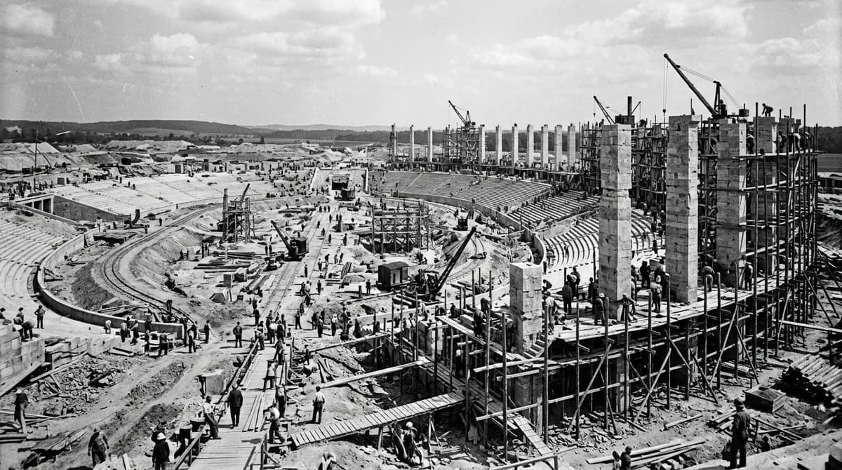 Olympiastadion Berlin, 1935: Limestone colonnades and a bowl sunk 12 metres into the ground take shape.